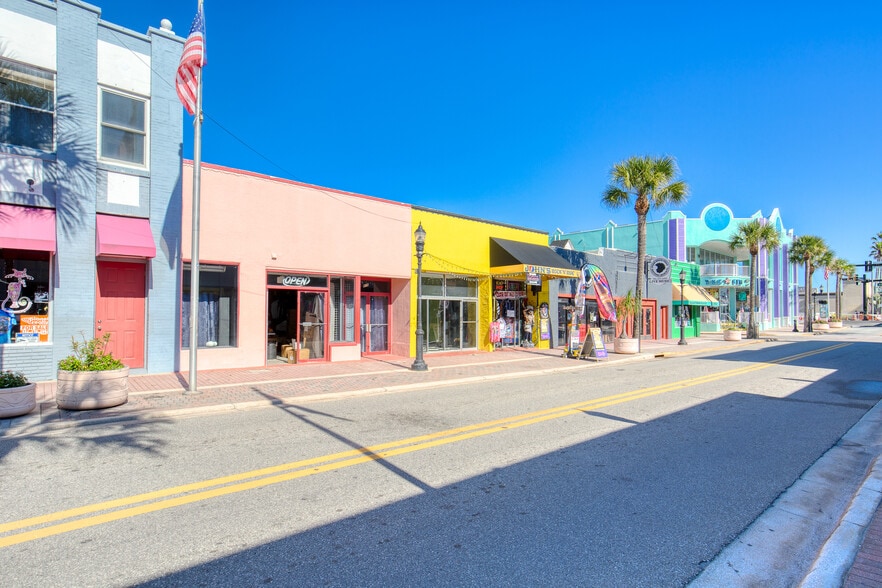 More Photos Of 815-823 Main St Beach, Daytona Beach General Retail For Sale