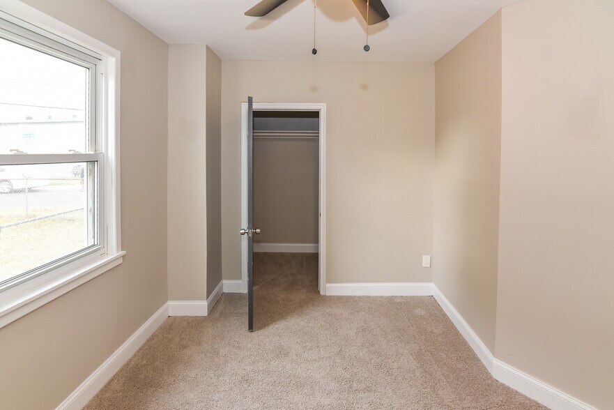More Photos Of 15 Sollers Point Rd, Dundalk Multifamily For Sale