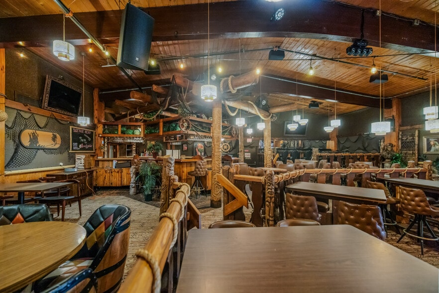 More Photos Of 1900 & 1924 Marshall St NE, Minneapolis Restaurant For Sale