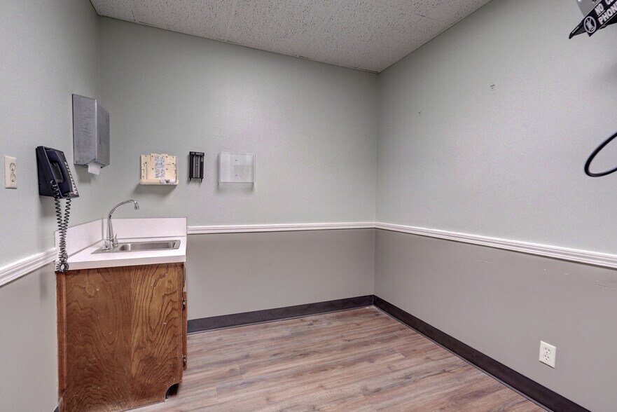 More Photos Of 3100 S Elm Pl, Broken Arrow Medical For Lease