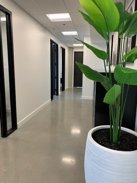 More Photos Of 9150 Boul Leduc, Brossard Office For Lease