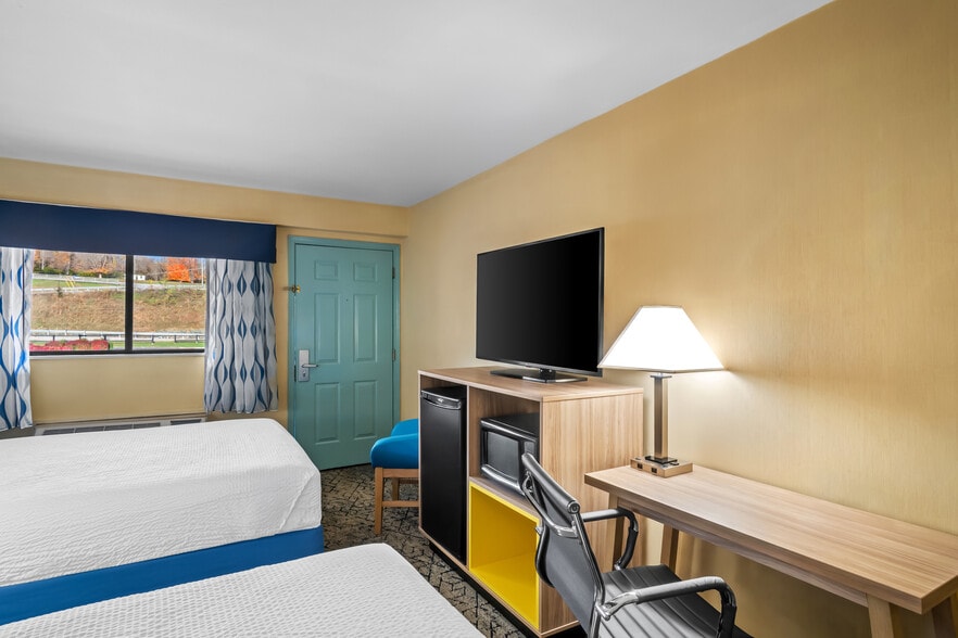 More Photos Of 1630 Richmond St, Mount Vernon Hotel For Sale
