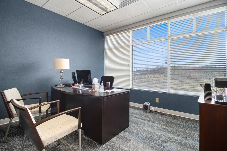 More Photos Of 200 City Hill Dr, London Medical For Sale