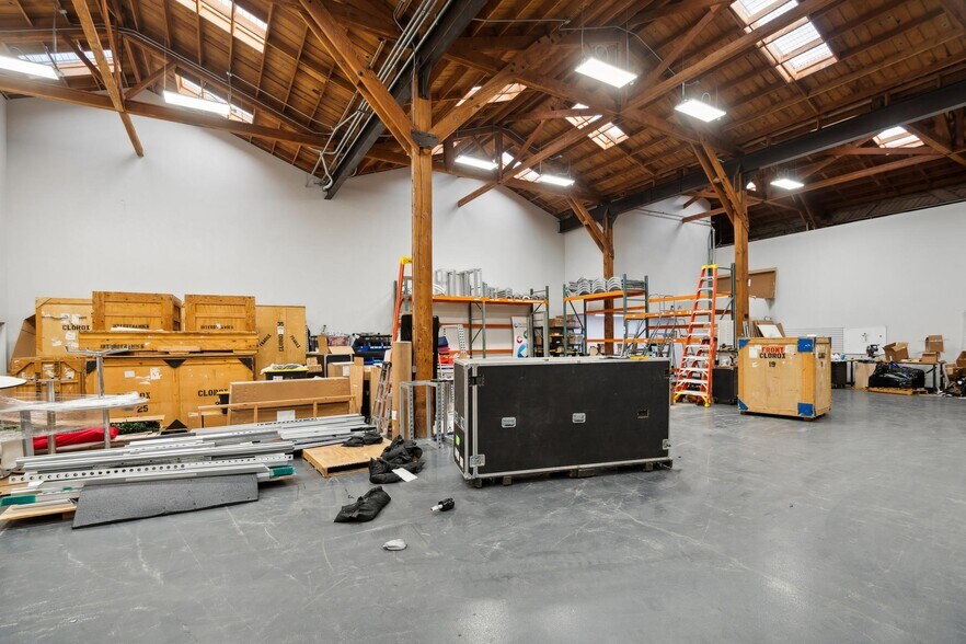 More Photos Of 1000 Calcot Pl, Oakland Warehouse For Lease