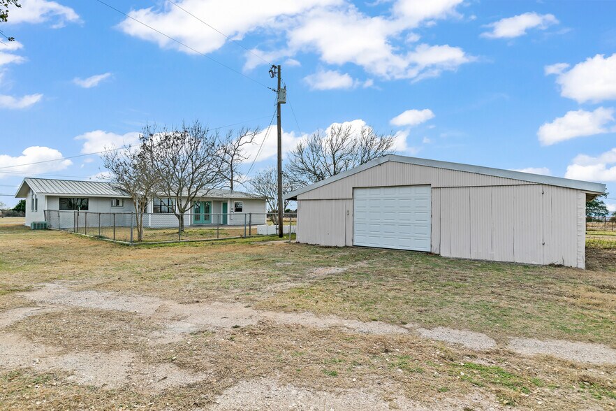 More Photos Of 2736 Highway 29, Burnet Office Residential For Lease