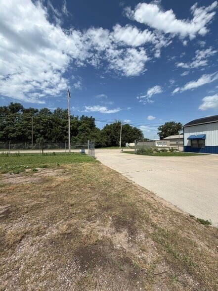 More Photos Of 2700 Kansas Ave, Hastings Distribution For Lease