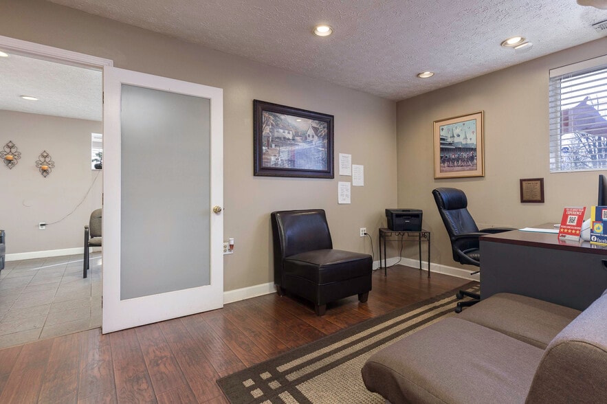 More Photos Of 1545 Berry Blvd, Louisville Auto Dealership For Sale
