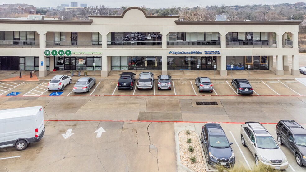 More Photos Of 11613-11617 N Central Expy, Dallas Unknown For Lease