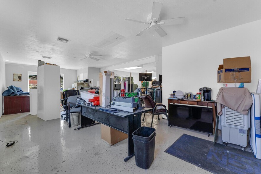 More Photos Of 4611 SW 44th Ave, Dania Warehouse For Lease
