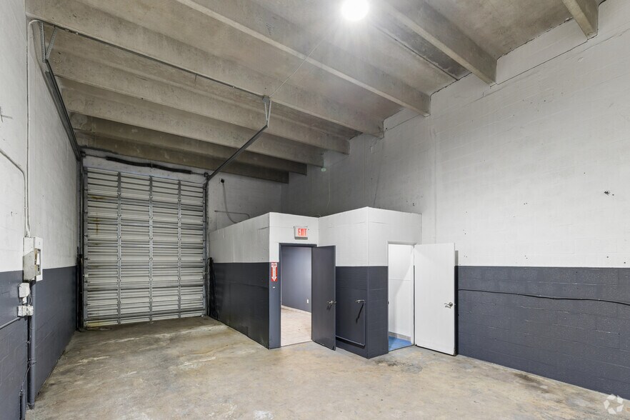 More Photos Of 3820 NW 135th St, Opa-locka Warehouse For Lease