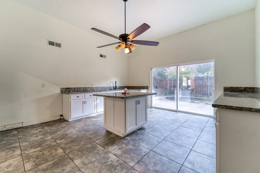 More Photos Of 124 6th St, Marysville Freestanding For Sale