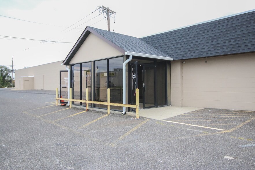 More Photos Of 1206 Route 130 N, Burlington Light Distribution For Lease