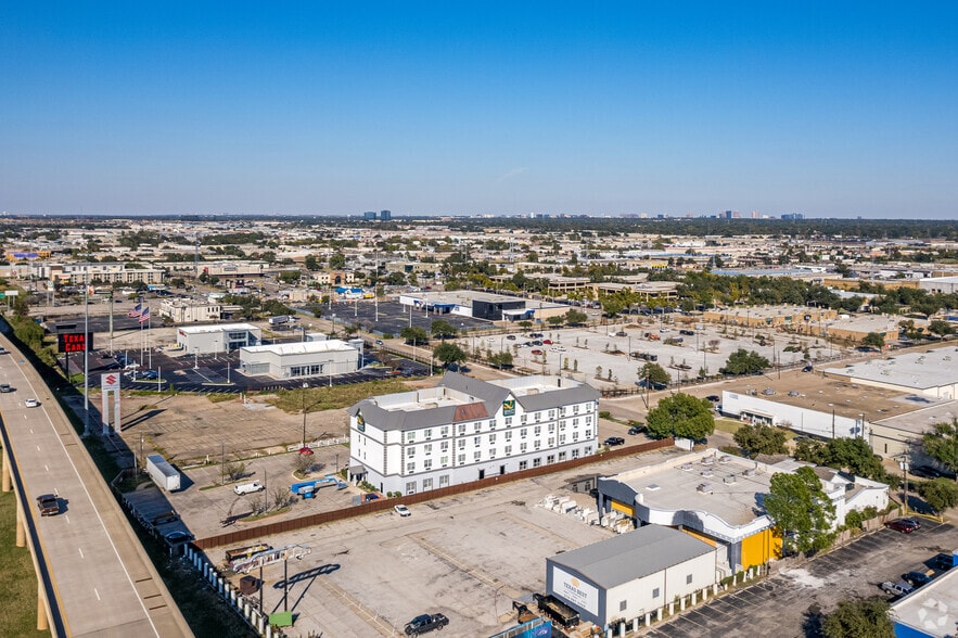 More Photos Of 10835 Composite Dr, Dallas Hotel For Sale
