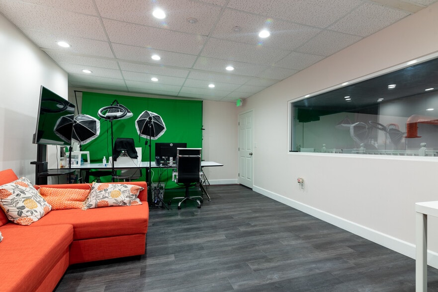 More Photos Of 1921 Carnegie Ave, Santa Ana Industrial For Sale