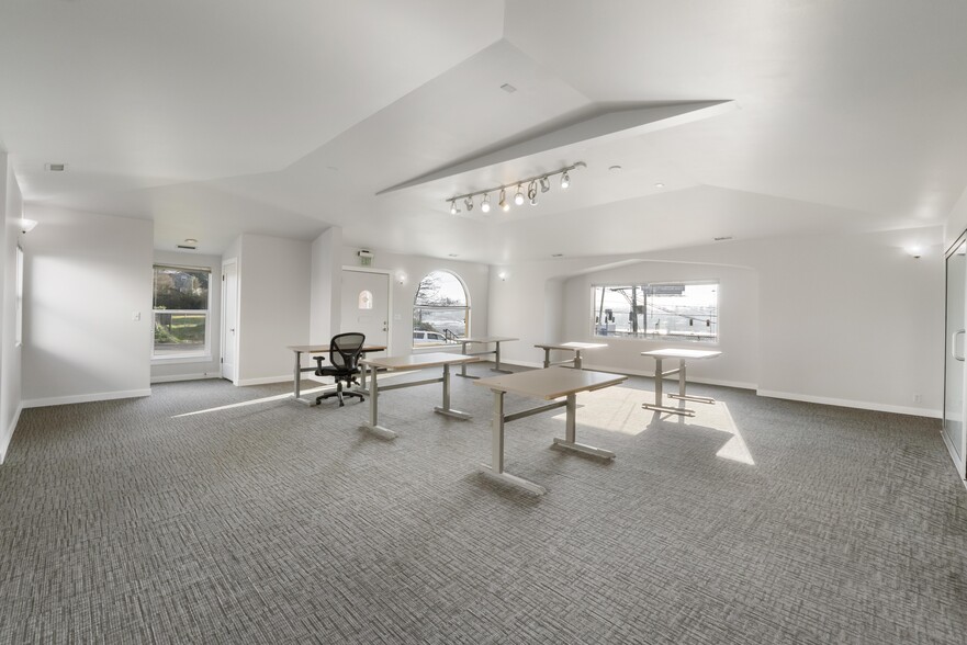 More Photos Of 3108 S Union Ave, Tacoma Office For Sale
