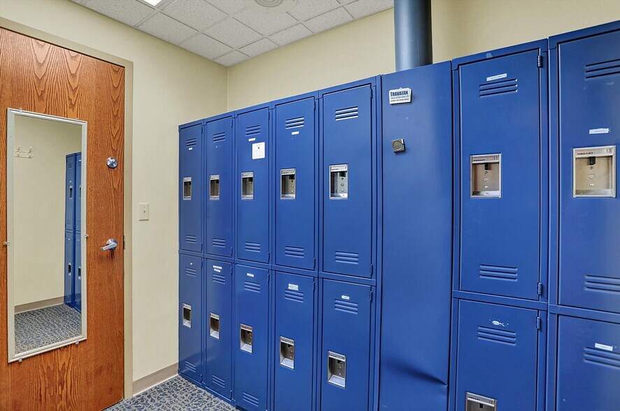 More Photos Of 711 W Gardner Dr, Marion Medical For Sale