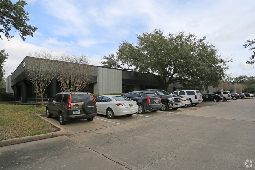 More Photos Of 900 S Loop Fwy W, Houston Unknown For Lease