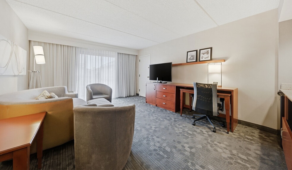 More Photos Of 800 Lake Cook Rd, Deerfield Hotel For Sale