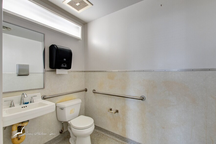 More Photos Of 3981 Ridgemont Dr, Abilene Storefront Retail Office For Sale