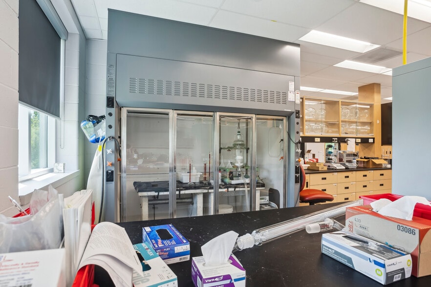 More Photos Of 999 Collip Cir, London Schools For Lease