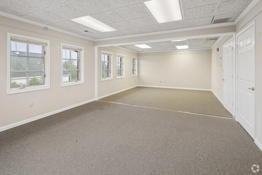 More Photos Of 3920 Plank Rd, Fredericksburg Office Residential For Sale