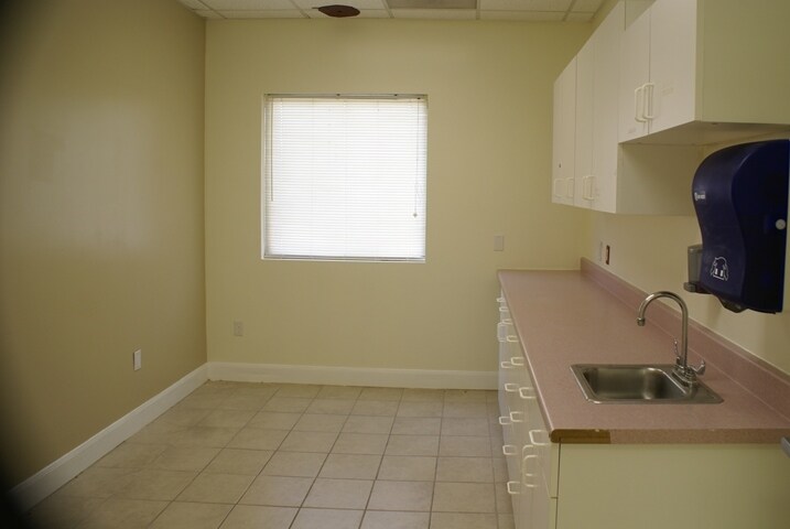 More Photos Of 203 N College Ave, Cleveland Medical For Sale