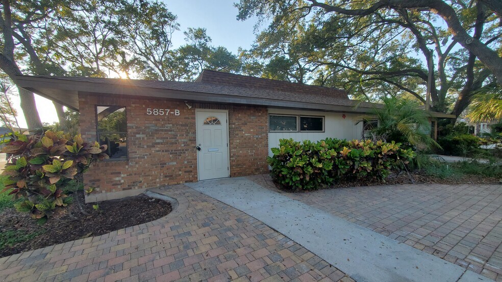 More Photos Of 5857 21st Ave W, Bradenton Medical For Lease