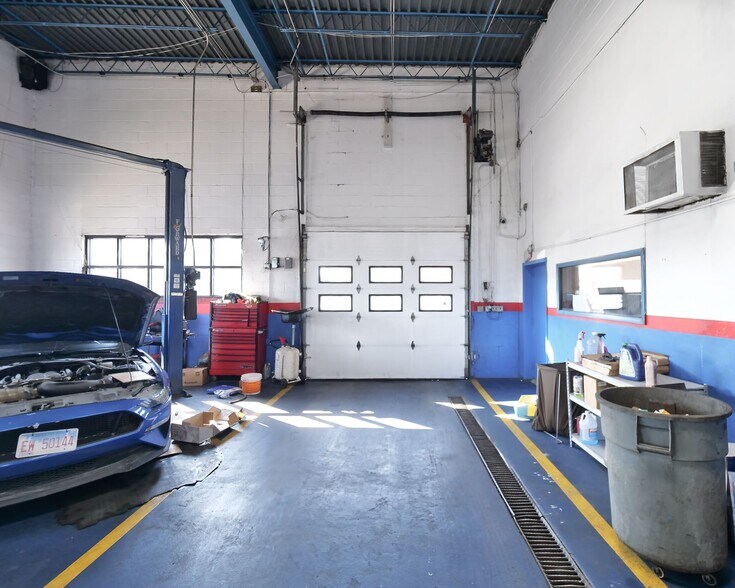 More Photos Of 5000 W Cermak Rd, Cicero Auto Repair For Sale