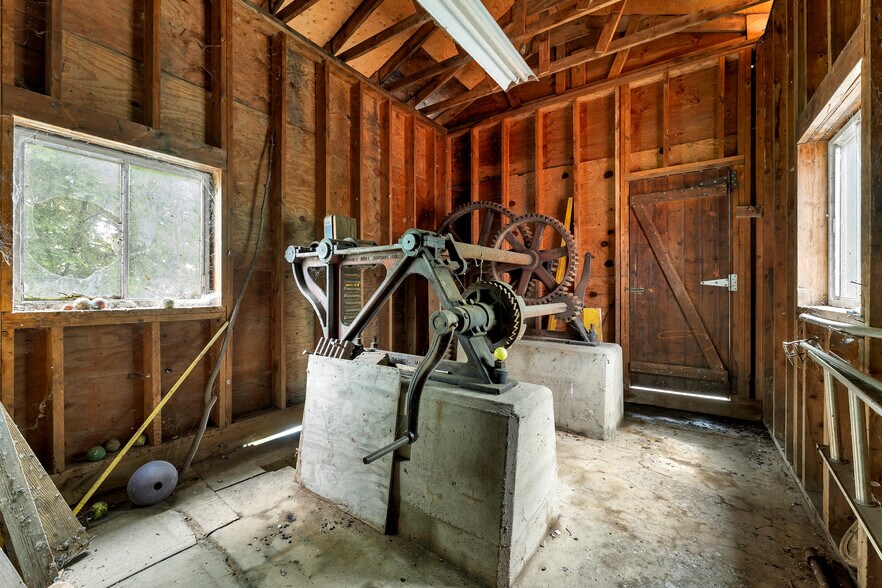 More Photos Of 22 Main St, Ashland Warehouse For Sale