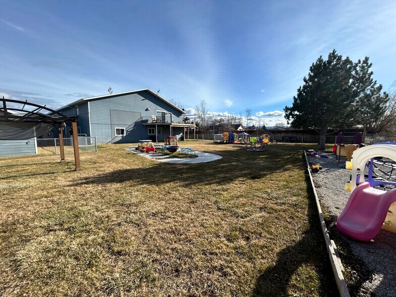 More Photos Of 1065 Tefft St, Corvallis Office For Lease