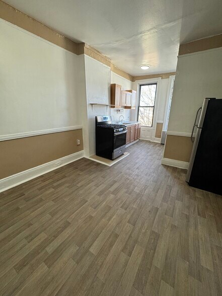 More Photos Of 1707 Stanhope St, Ridgewood Apartments For Sale