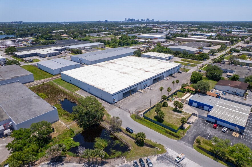 More Photos Of 2700-2716 Hazelhurst Ave, Orlando Warehouse For Lease