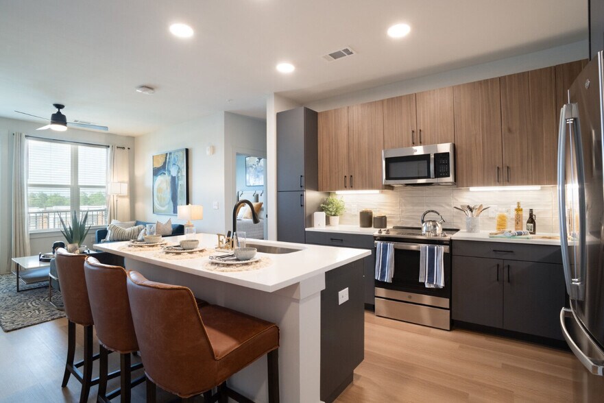 More Photos Of 930 W Mallard Creek Church Rd, Charlotte Apartments For Lease