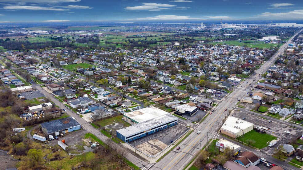 More Photos Of 2425 Hyde Park Blvd, Niagara Falls Freestanding For Sale