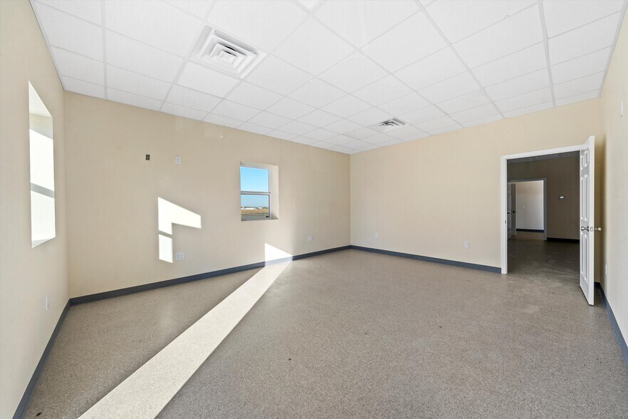 More Photos Of 5340 Old Dallas Rd, Elm Mott Warehouse For Lease