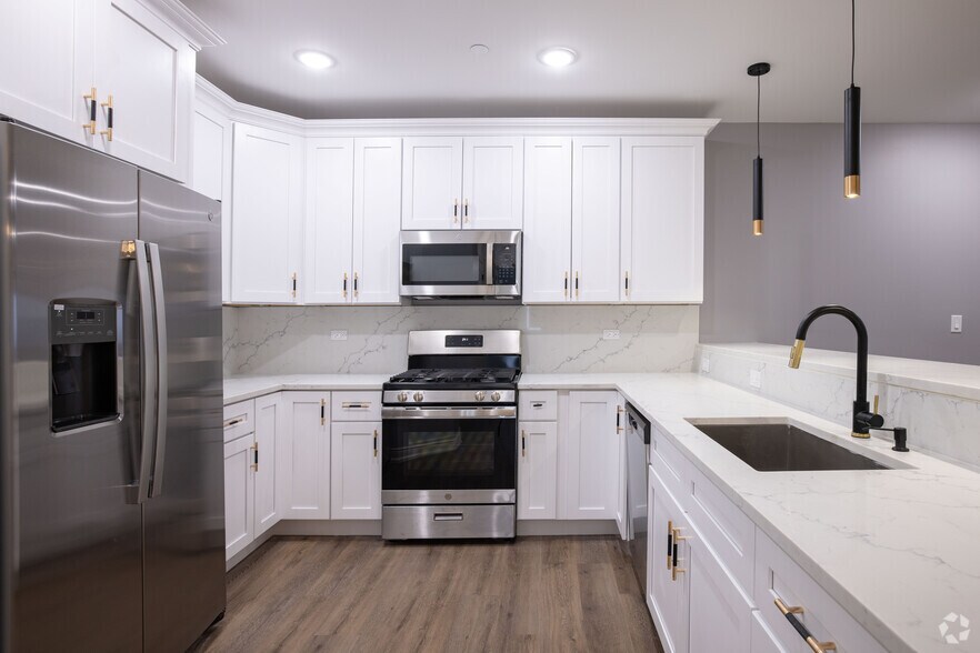 More Photos Of 9600 Franklin, Franklin Park Apartments For Lease