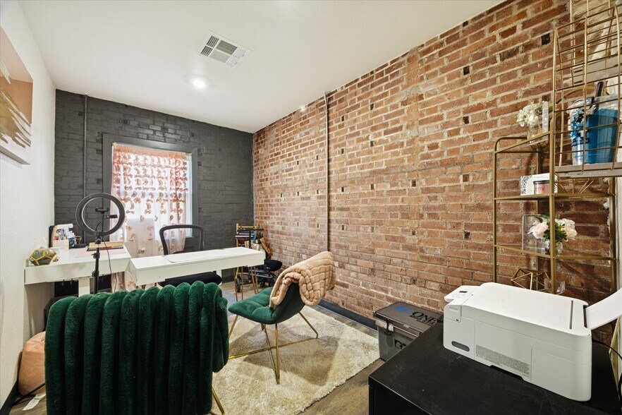 More Photos Of 902 S Broadway St, La Porte Office For Sale