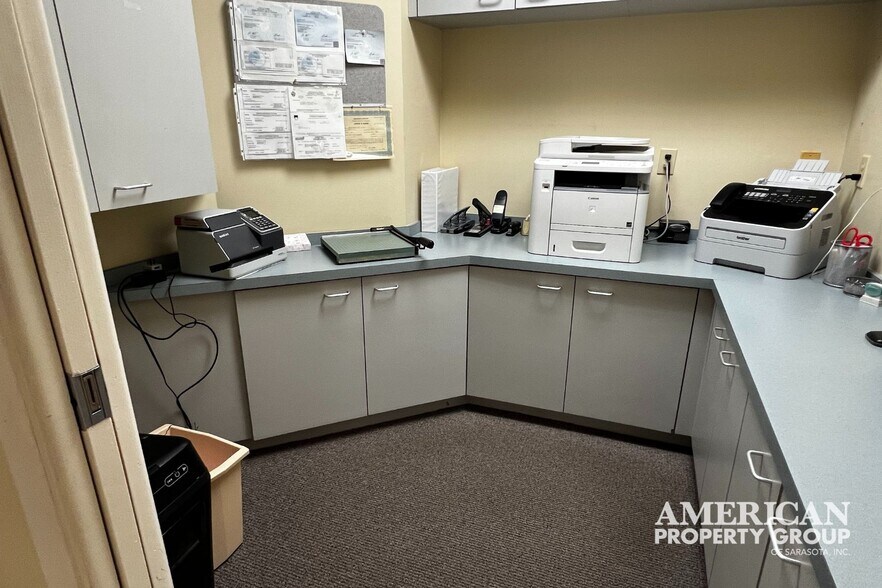 More Photos Of 3920 Bee Ridge Rd, Sarasota Medical For Sale