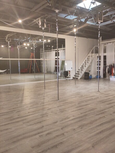 More Photos Of 6655 Arapahoe Rd, Boulder Warehouse For Lease