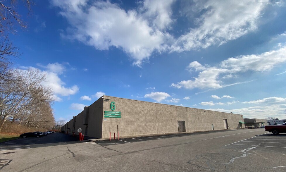 More Photos Of 990-1030 Freeway Dr N, Columbus Warehouse For Lease
