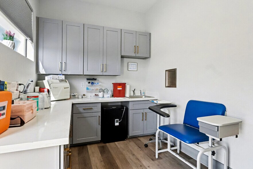 More Photos Of 205 Bella Katy Dr, Katy Medical For Lease
