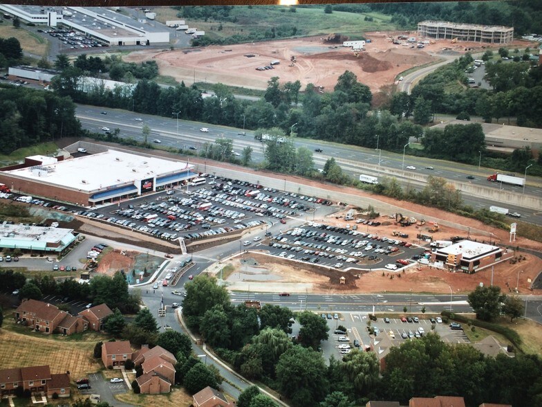 More Photos Of 645 Poquonock Ave, Windsor Unknown For Lease