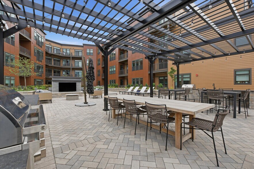 More Photos Of 1850 Glenview Rd, Glenview Apartments For Lease