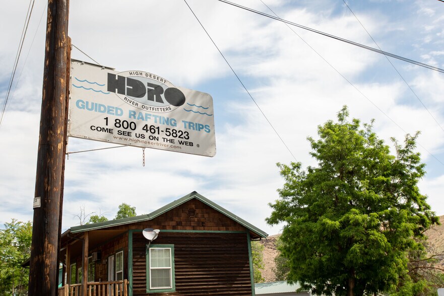 More Photos Of 206 Elrod Ave, Maupin Storefront Retail Residential For Lease