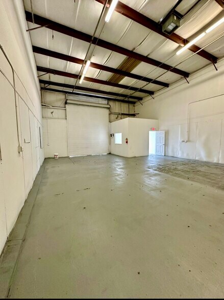 More Photos Of 1000-1026 Savage Ct, Longwood Flex For Sale