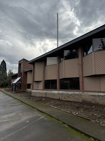 More Photos Of 11600 SW Shilo Ln, Portland Office For Sale