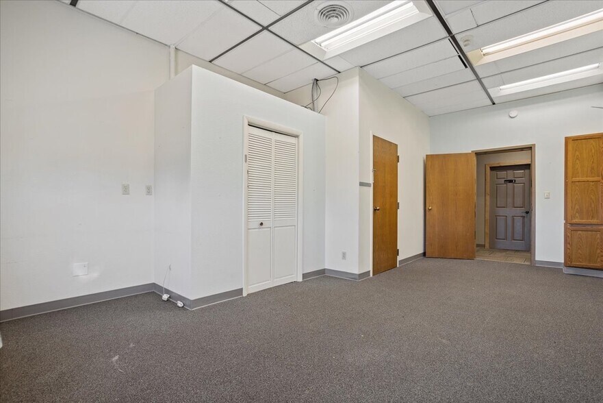 More Photos Of 1904 E 15th St, Cheyenne Office For Sale
