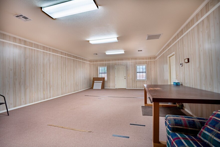 More Photos Of 315 Roy St, Kerrville Warehouse For Sale