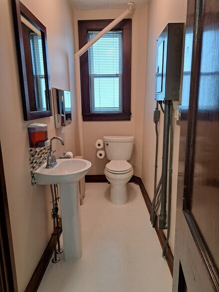 More Photos Of 136 E Grand River Ave, Brighton Office For Lease