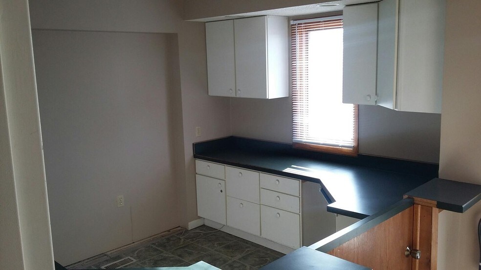 More Photos Of 1520 Knox St, Lincoln Office For Sale